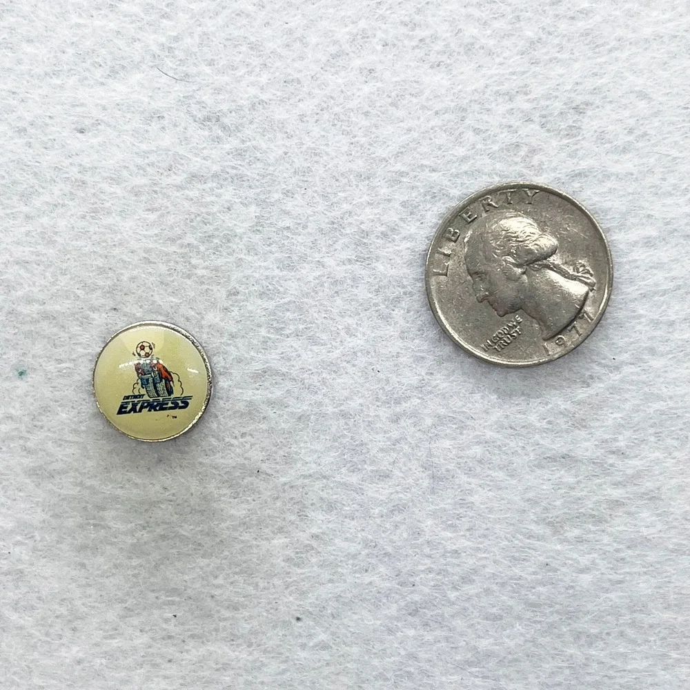🔮‎ 5/$25 Vintage Detroit Express North American Soccer League Pin